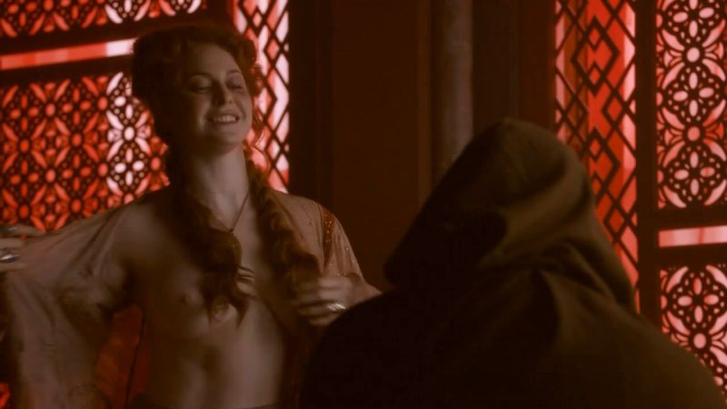 Esme Bianco - Game of Thrones - S02E10_2
