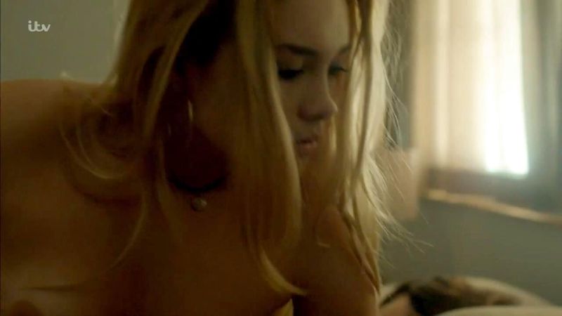 Florence Pugh - Marcella - S01E01 - 2_1
