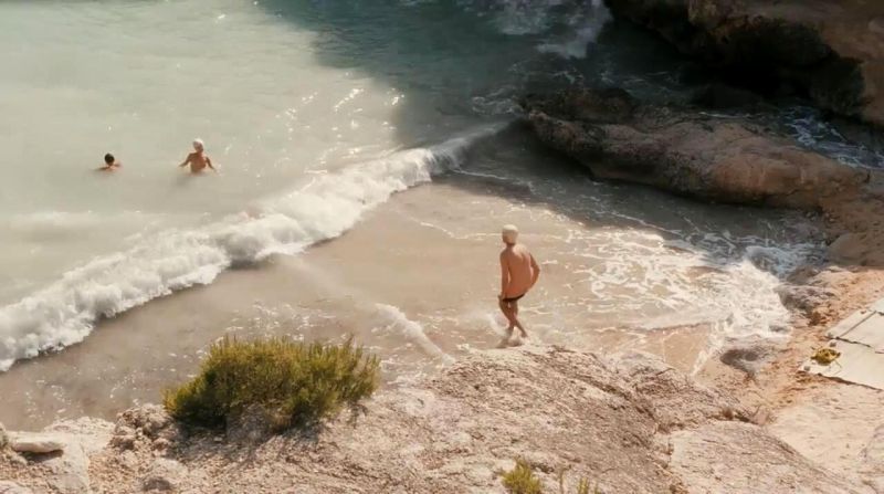 Mena Suvari Nude (13)
