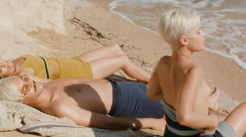 Mena Suvari Nude (14)
