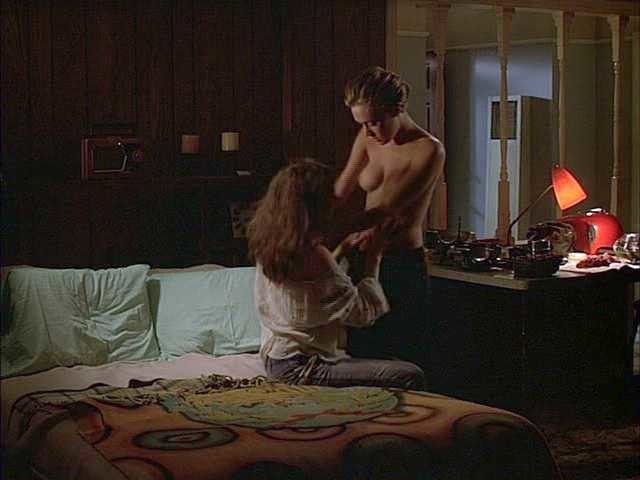 bM0502-MichelleWilliams&ChloeSevigny@IfTheseWallsCouldTalk2-3_1
